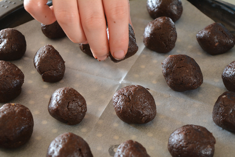 Take your cookie dough and roll it into balls.